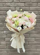 Букет цветов из:  Гвоздики, Розы, Лизиантусы и Хризантемы в Иваново